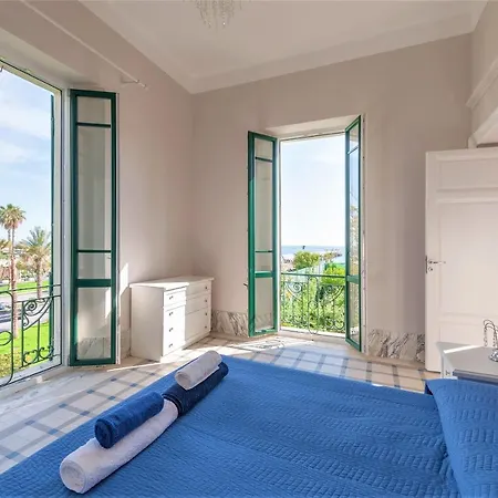 Holiday home - Poetic Seafront Penthouse Versilia -